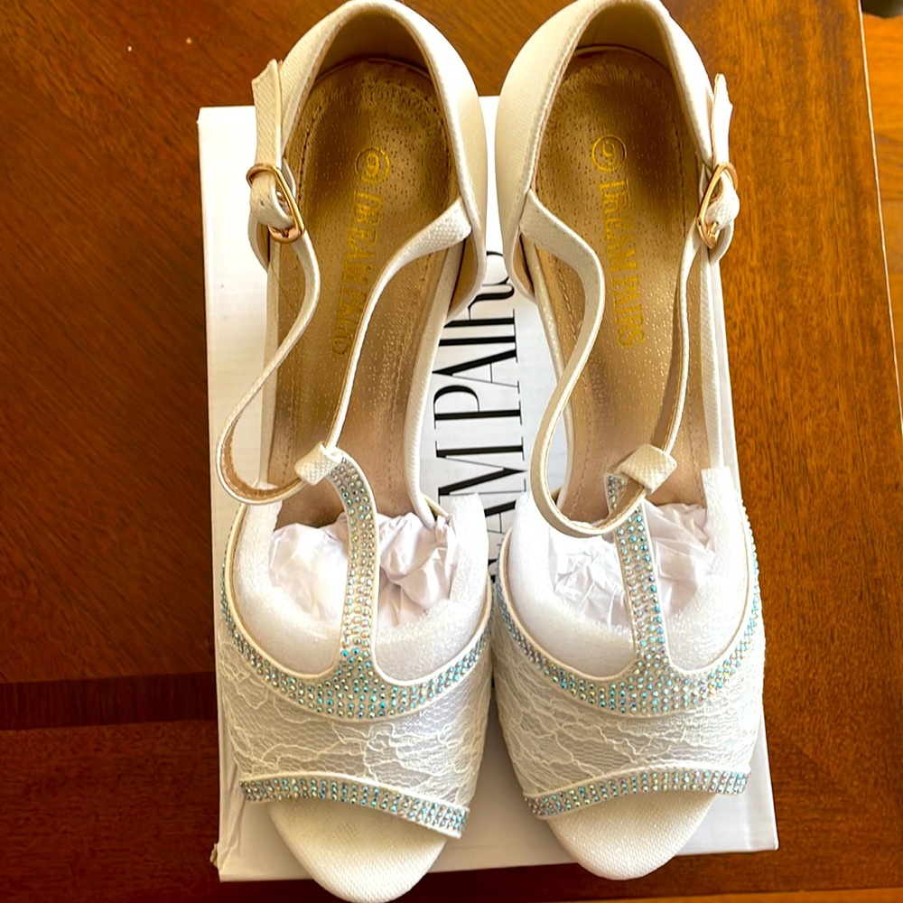 Dream pairs shoes white glitter used worn once